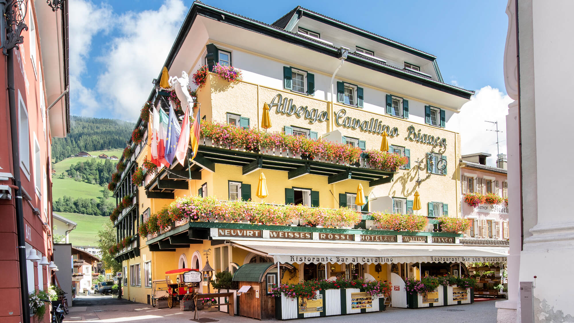 lov Intensiv Trafik Hotel Cavallino Bianco: 4*S Hotel in San Candido, Italy